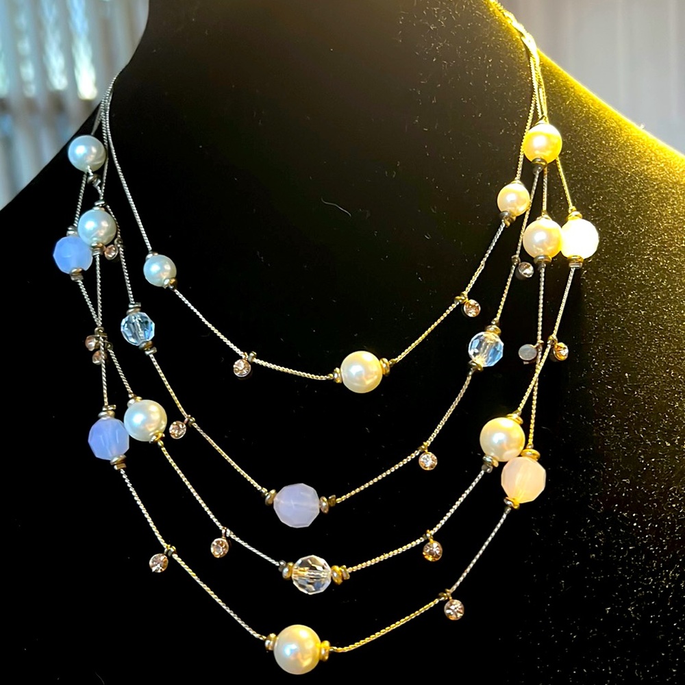 Cristal and faux pearls